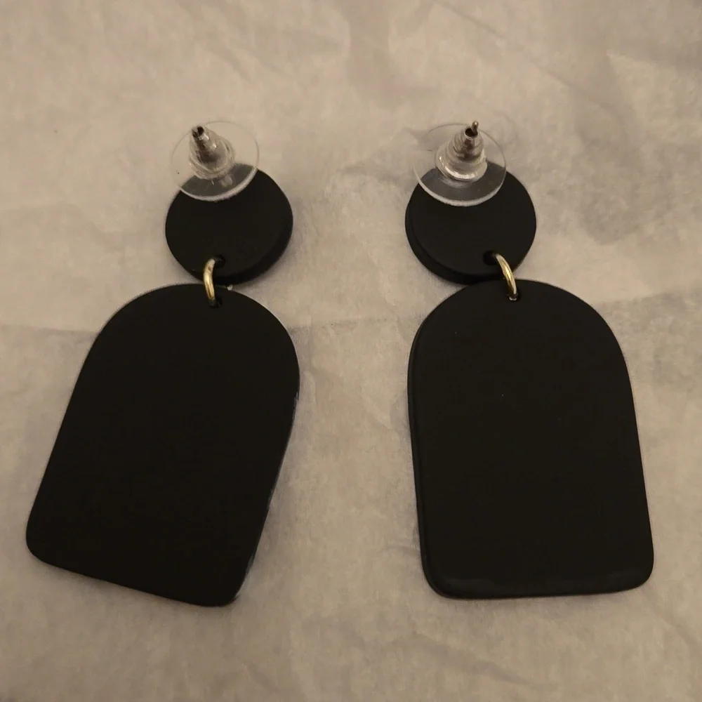 3 /$15 New Halloween Ghost Earrings - Picture 3 of 4